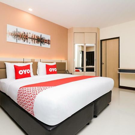 Oyo 234 Tara Grande Hotel & Spa Бангкок Екстер'єр фото