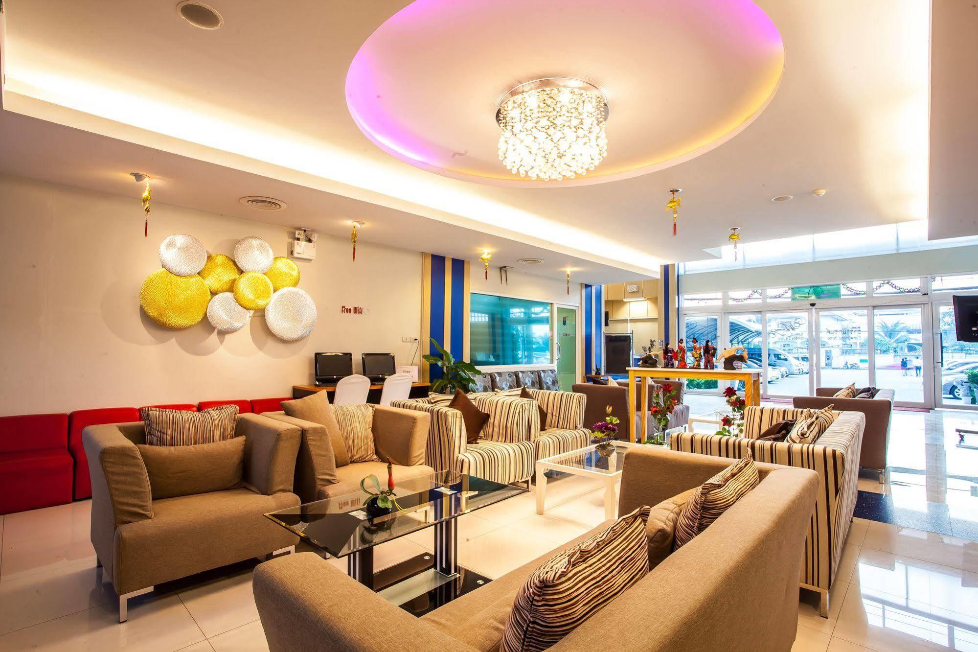 Oyo 234 Tara Grande Hotel & Spa Бангкок Екстер'єр фото