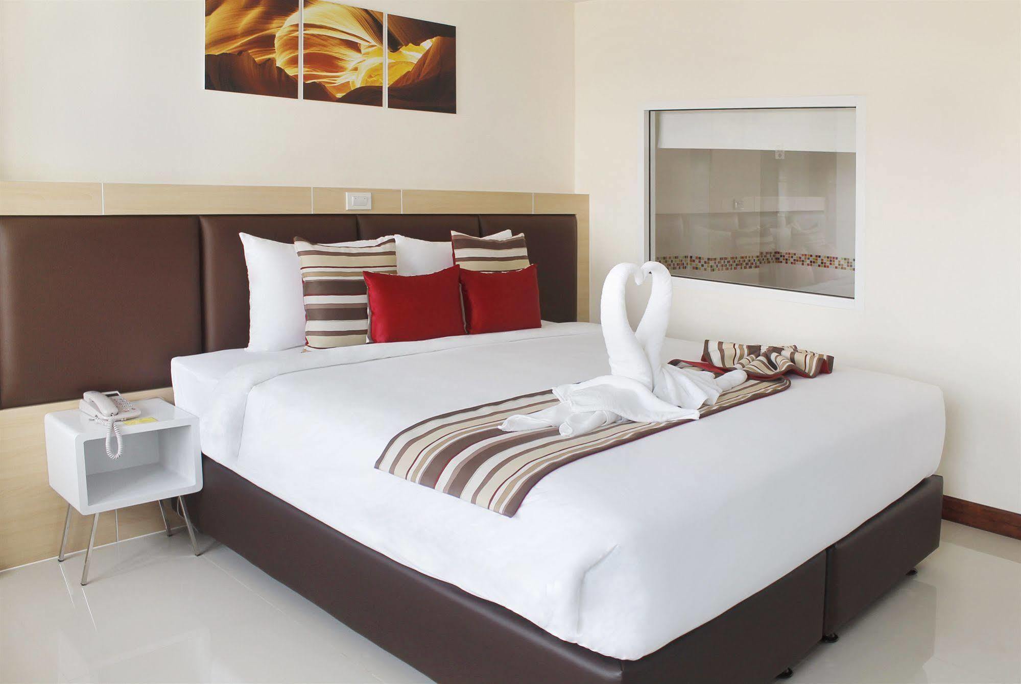 Oyo 234 Tara Grande Hotel & Spa Бангкок Екстер'єр фото