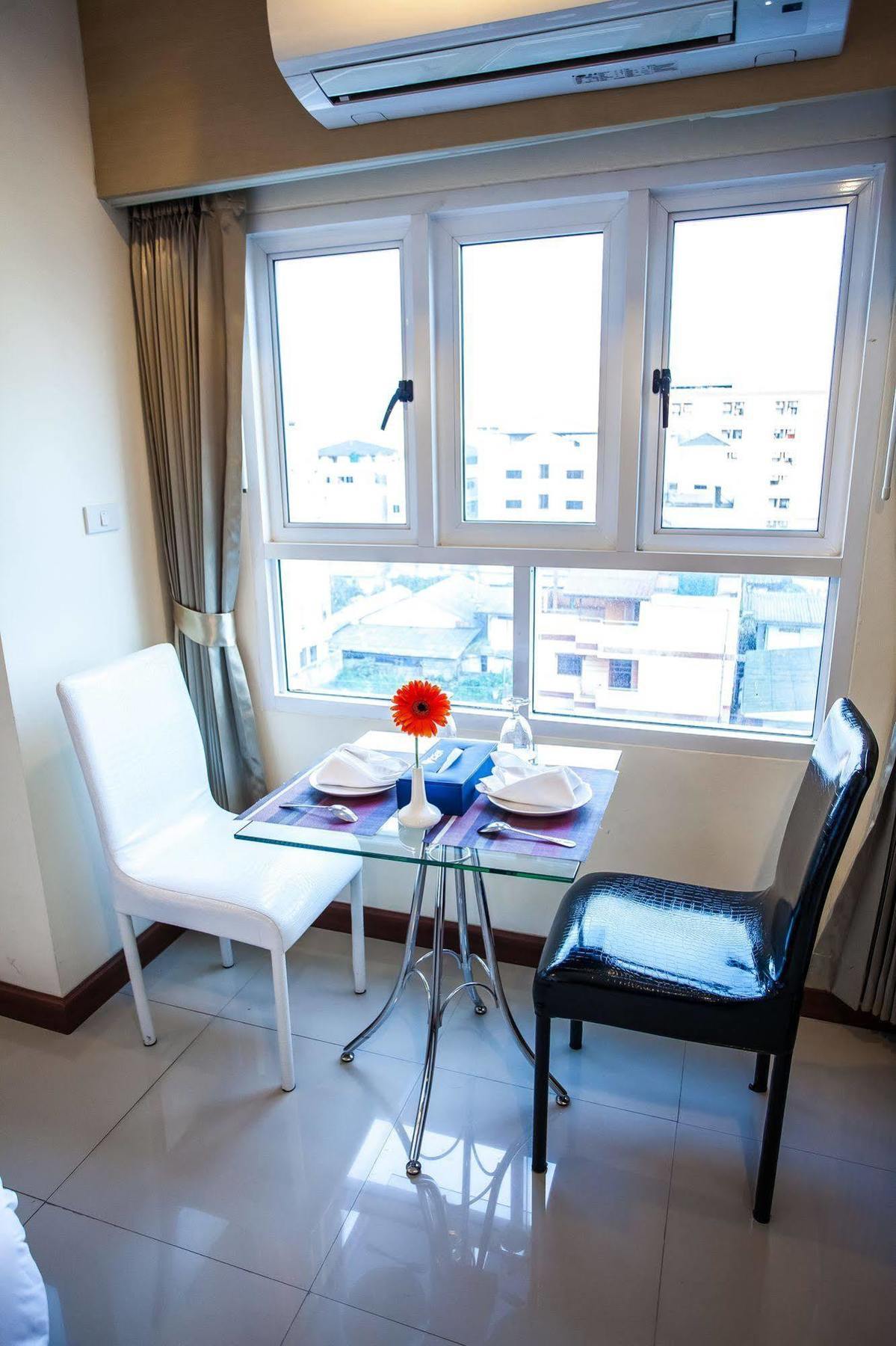 Oyo 234 Tara Grande Hotel & Spa Бангкок Екстер'єр фото