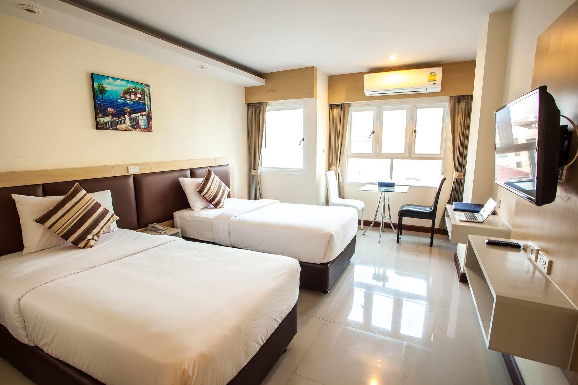 Oyo 234 Tara Grande Hotel & Spa Бангкок Екстер'єр фото