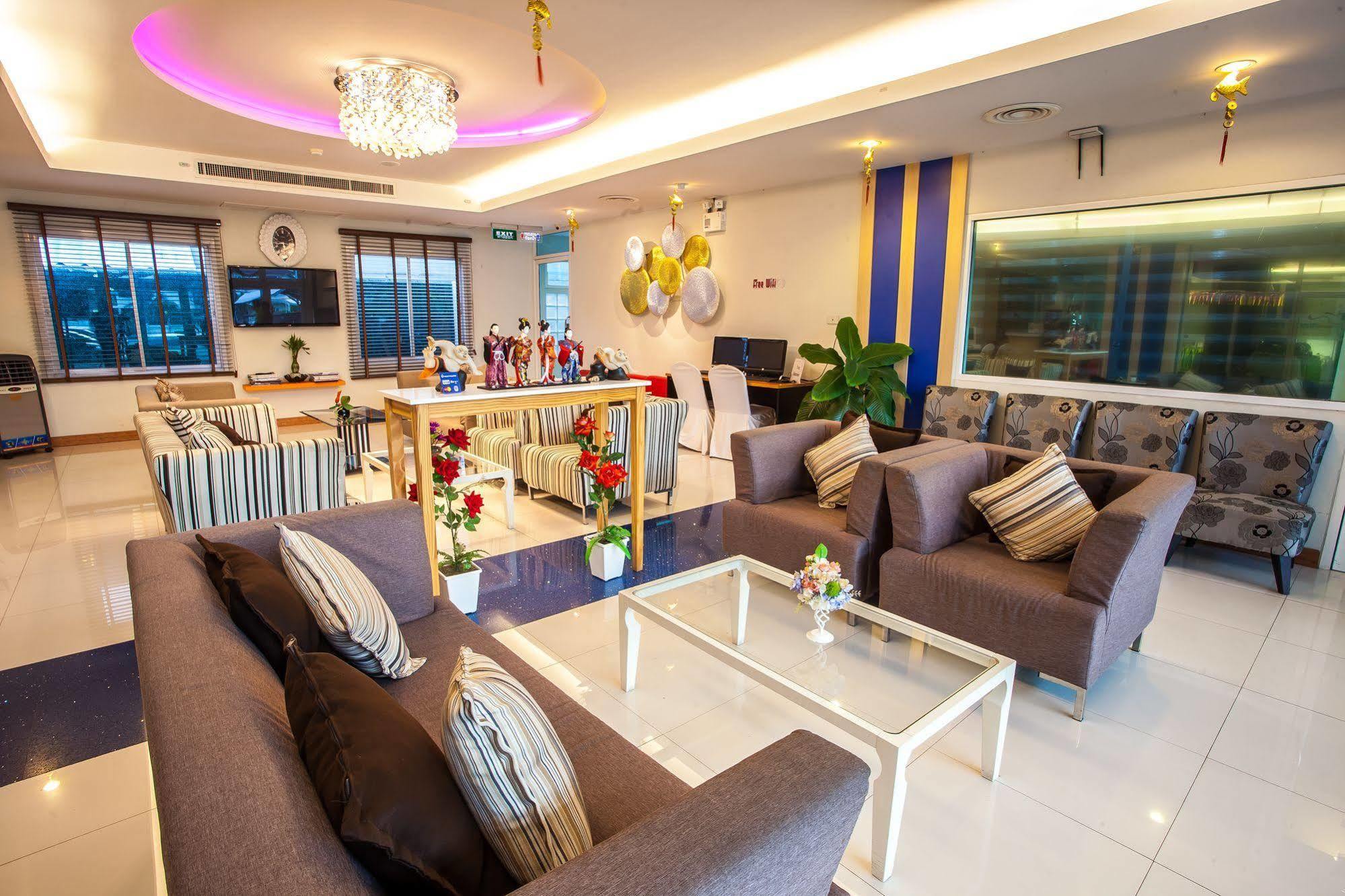 Oyo 234 Tara Grande Hotel & Spa Бангкок Екстер'єр фото