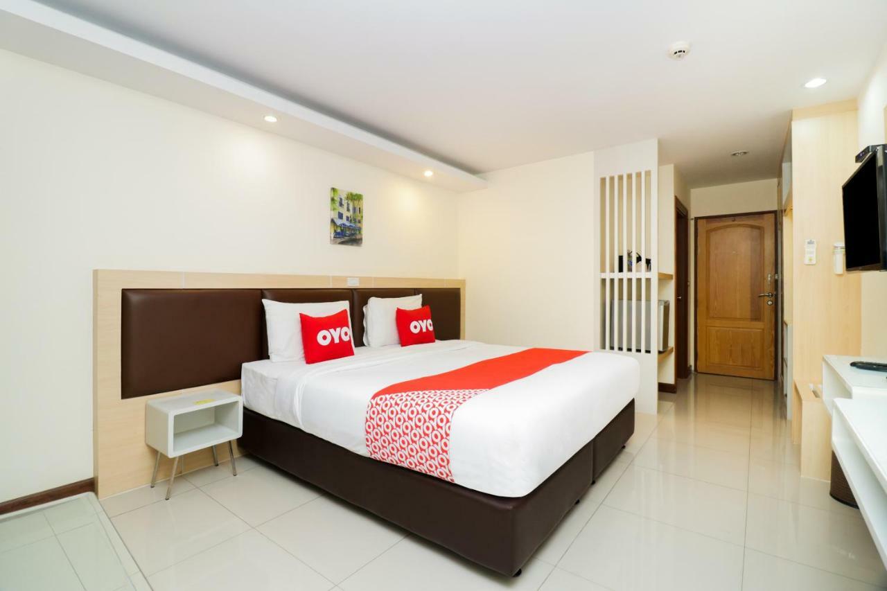 Oyo 234 Tara Grande Hotel & Spa Бангкок Екстер'єр фото