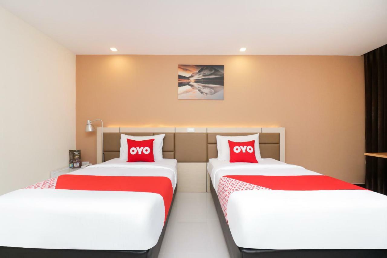 Oyo 234 Tara Grande Hotel & Spa Бангкок Екстер'єр фото
