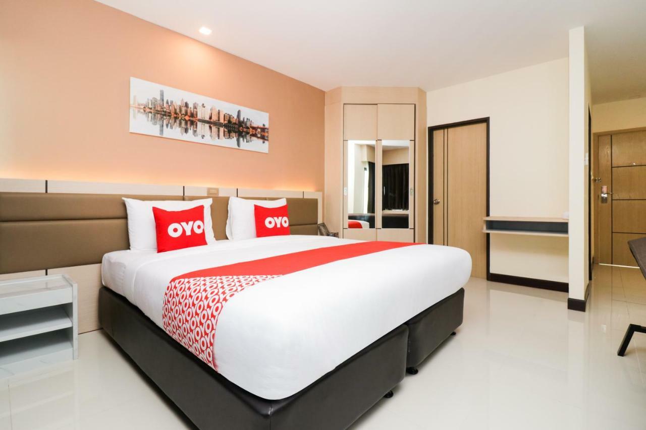 Oyo 234 Tara Grande Hotel & Spa Бангкок Екстер'єр фото