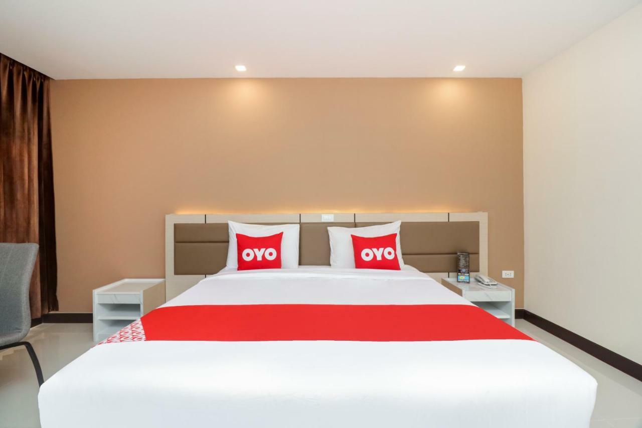Oyo 234 Tara Grande Hotel & Spa Бангкок Екстер'єр фото