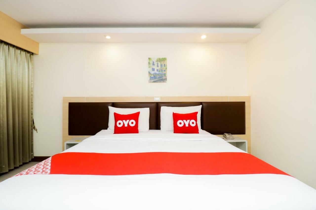 Oyo 234 Tara Grande Hotel & Spa Бангкок Екстер'єр фото