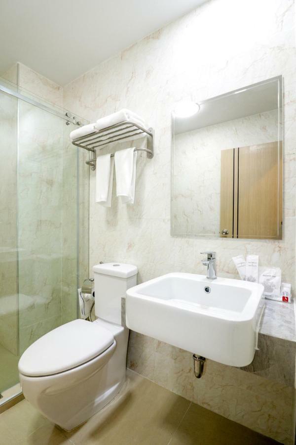 Oyo 234 Tara Grande Hotel & Spa Бангкок Екстер'єр фото