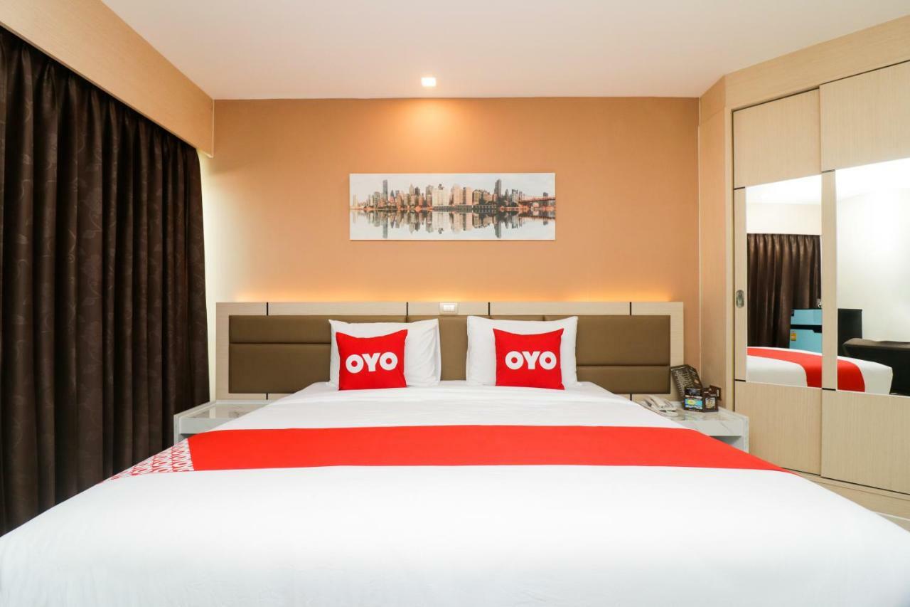Oyo 234 Tara Grande Hotel & Spa Бангкок Екстер'єр фото