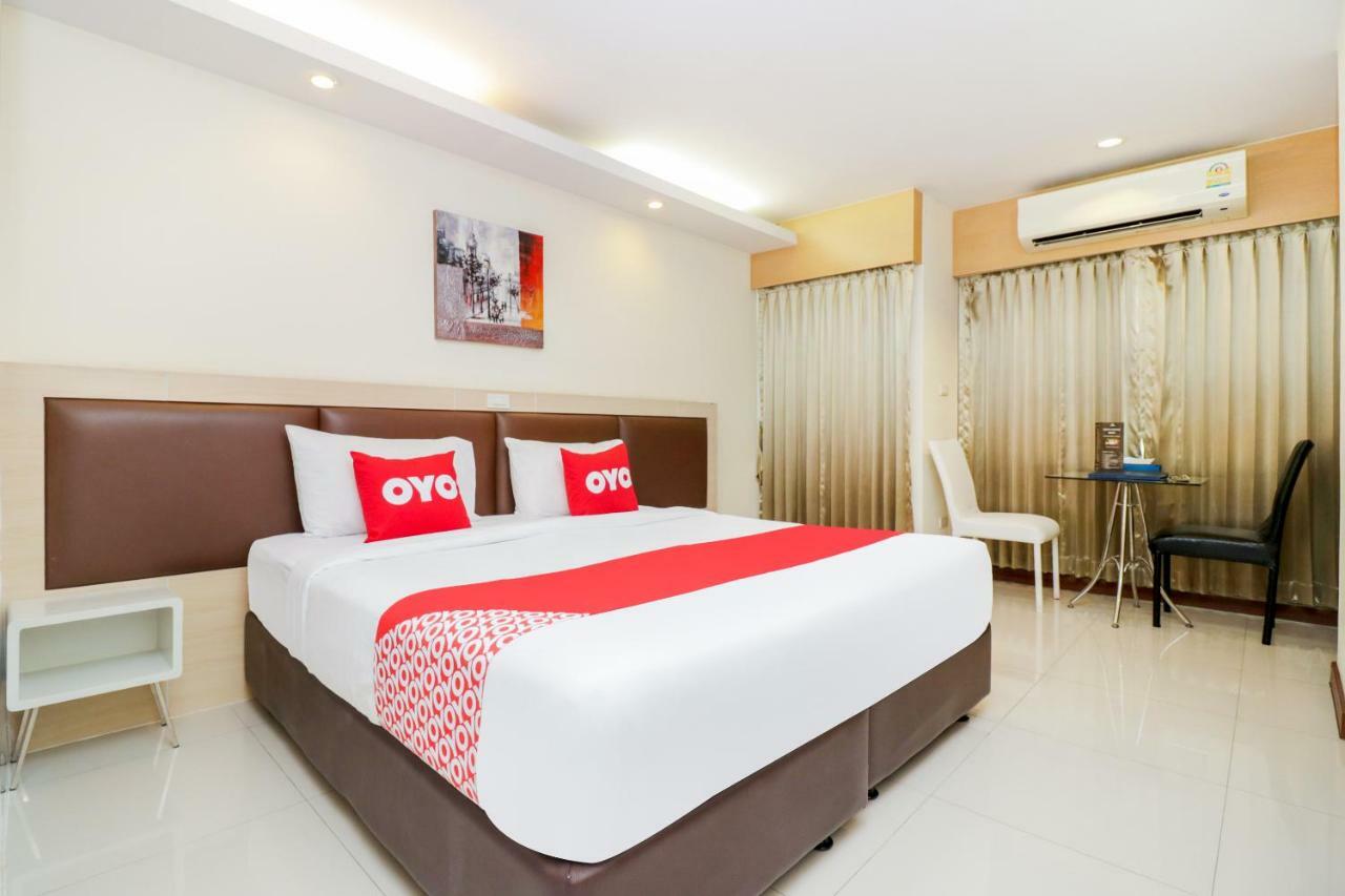 Oyo 234 Tara Grande Hotel & Spa Бангкок Екстер'єр фото