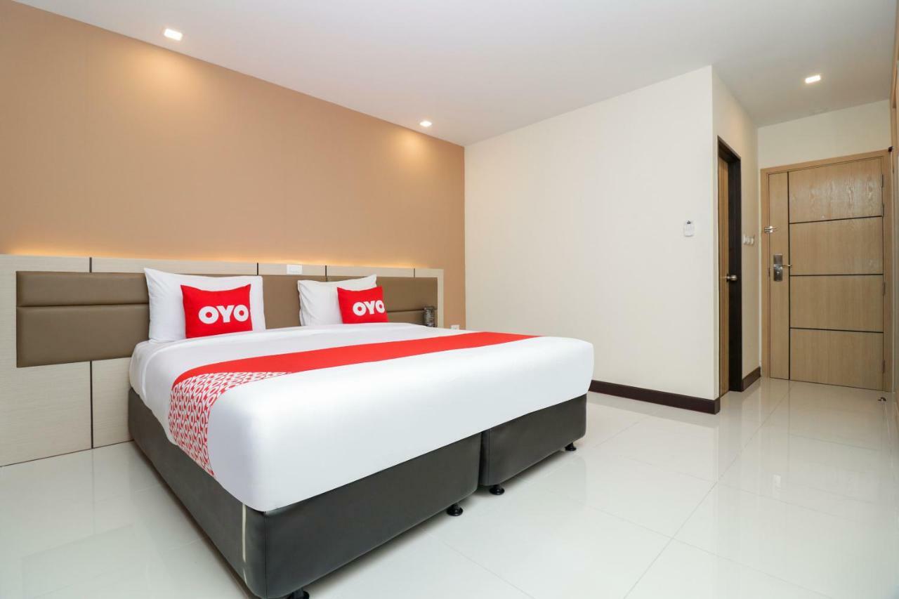 Oyo 234 Tara Grande Hotel & Spa Бангкок Екстер'єр фото