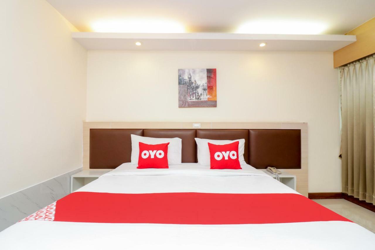 Oyo 234 Tara Grande Hotel & Spa Бангкок Екстер'єр фото