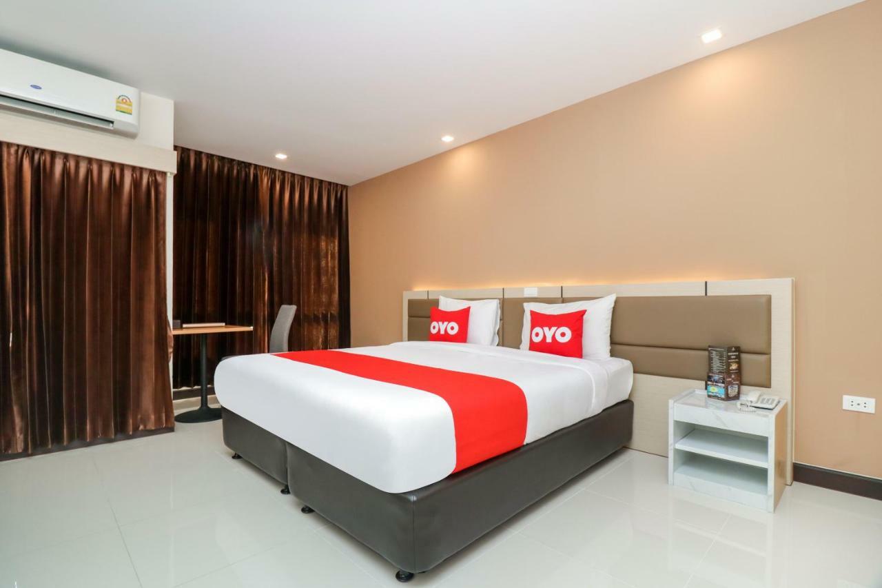 Oyo 234 Tara Grande Hotel & Spa Бангкок Екстер'єр фото