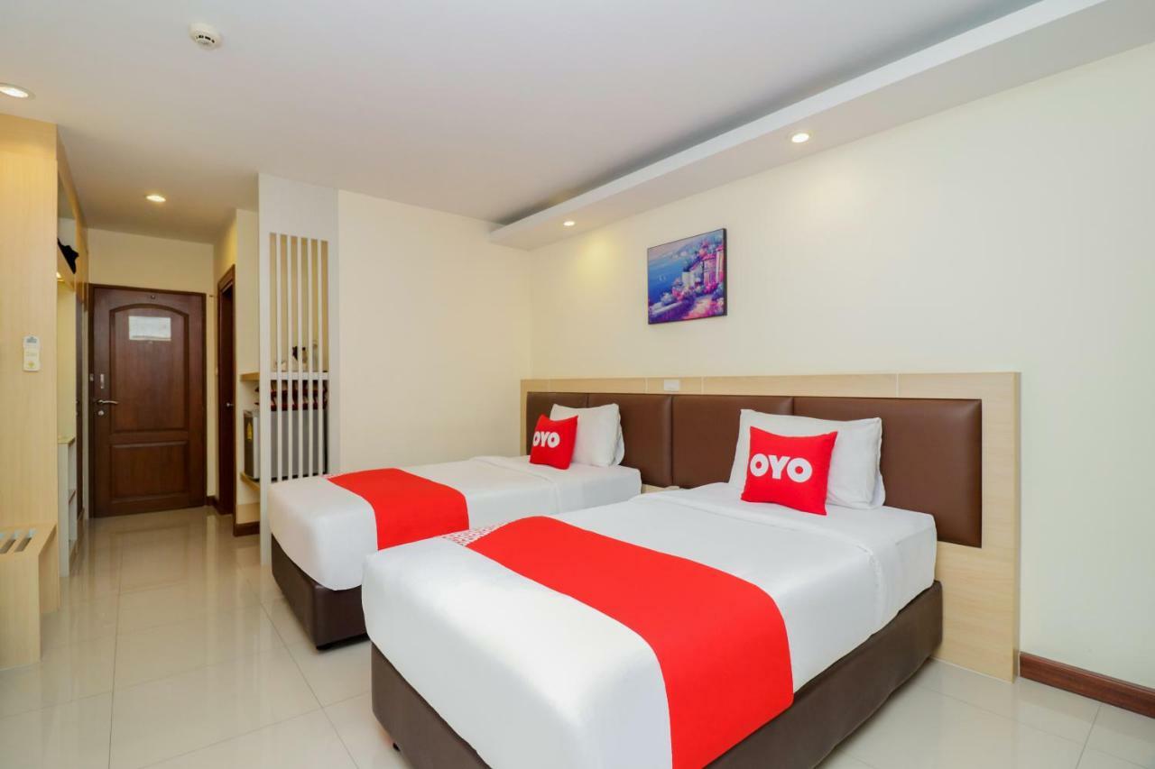 Oyo 234 Tara Grande Hotel & Spa Бангкок Екстер'єр фото