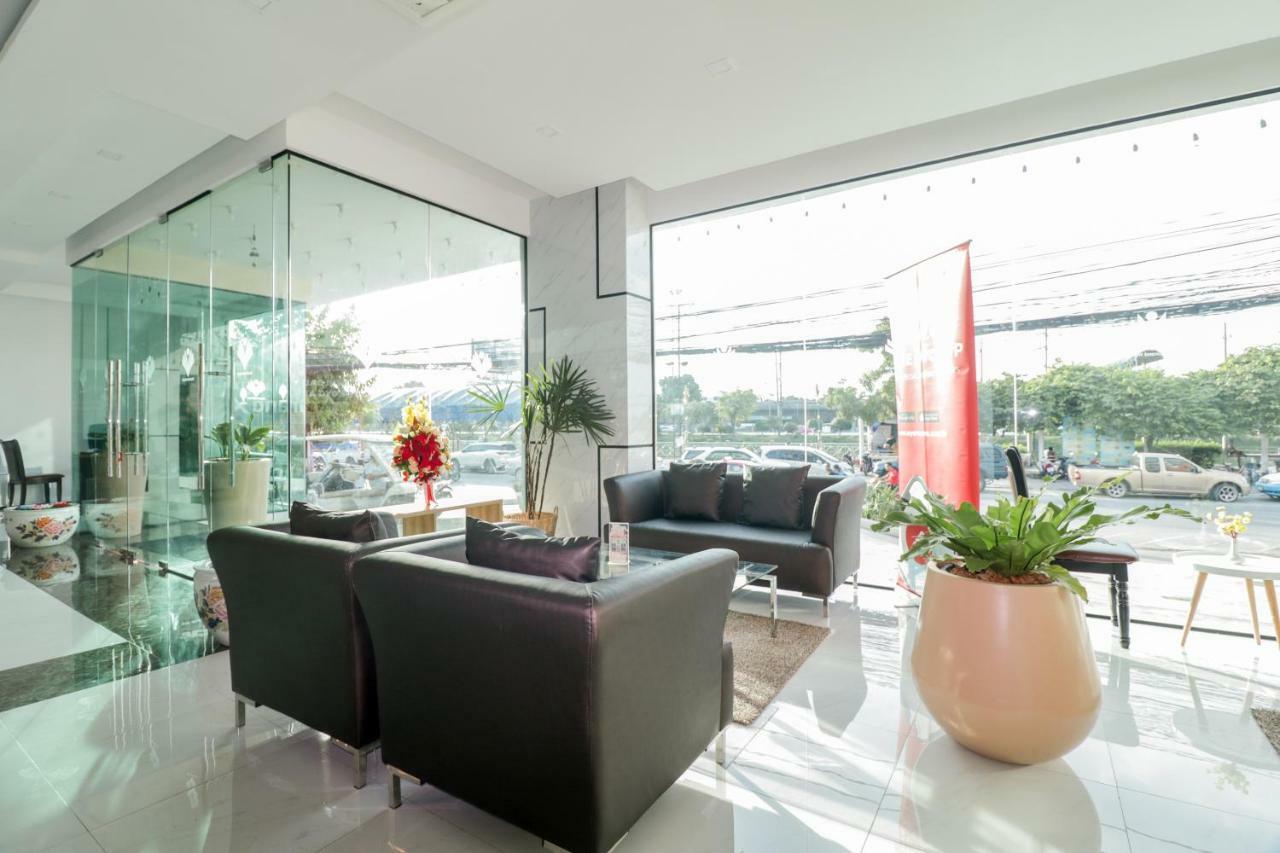 Oyo 234 Tara Grande Hotel & Spa Бангкок Екстер'єр фото